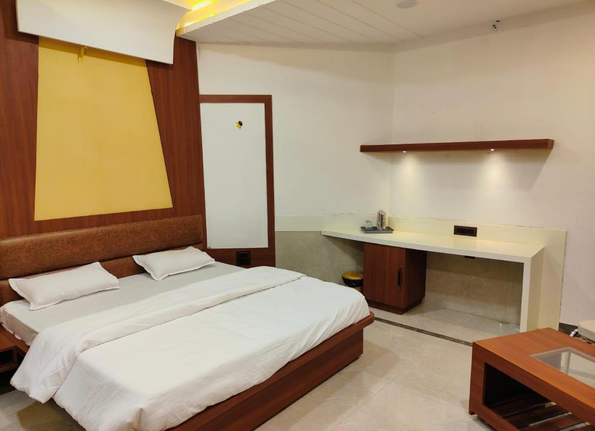 Krishnam Resort Jabalpur Bagian luar foto