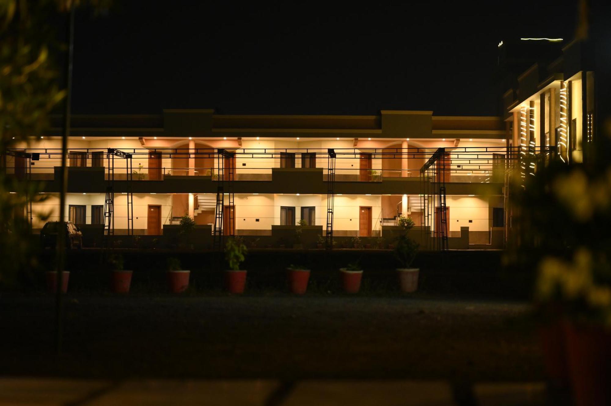 Krishnam Resort Jabalpur Bagian luar foto